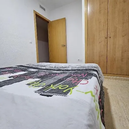 Habitacion En Piso Compartido Cerca De Playa Alloggio in famiglia *