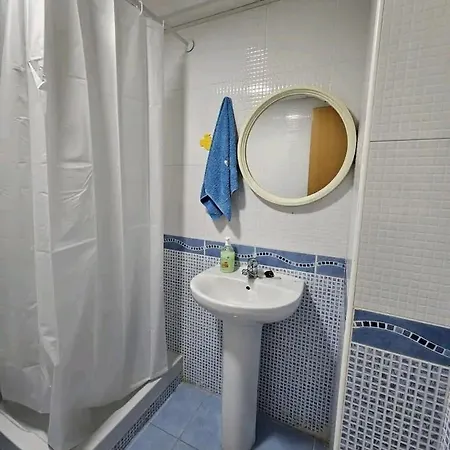 Habitacion En Piso Compartido Cerca De Playa Alloggio in famiglia *